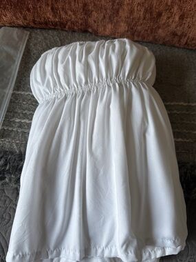 White Elastic-Fit queen size ruffled bed skirt  - Brand Unknown